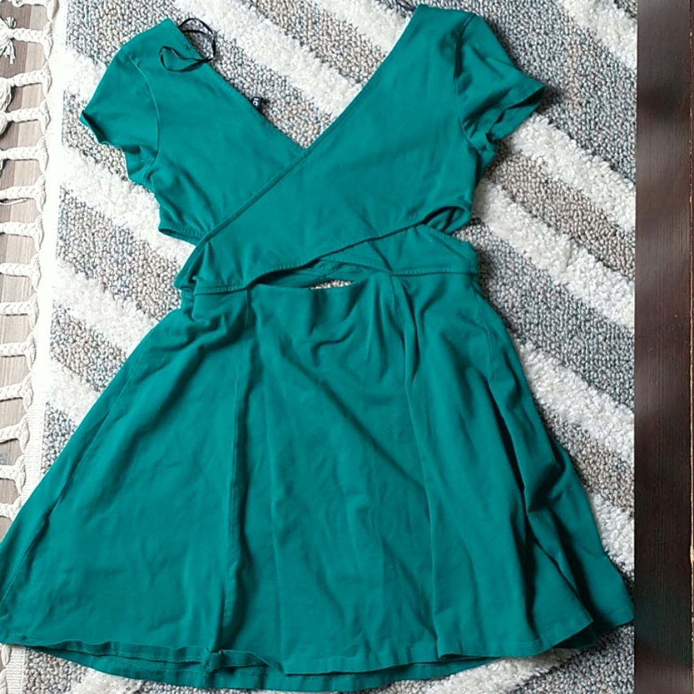 Dress - Picture 4 of 4